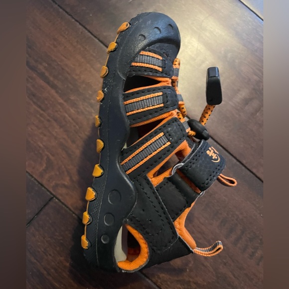 Kamik Toddler Crab Closed-Toe Sandals. Black and Orange colour. Size 6 - Picture 7 of 8